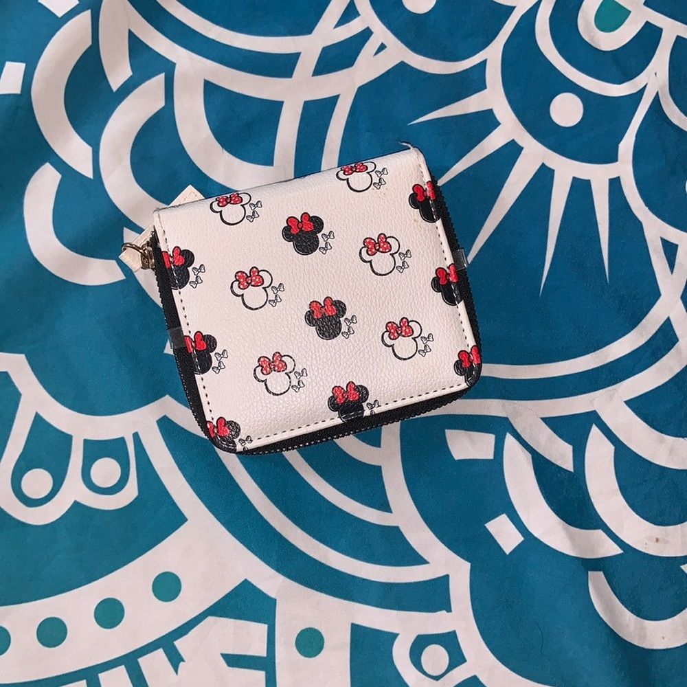 Minnie Mouse wallet full zipper made for DISNEY by FAST FORWARD NEW YORK WHITE